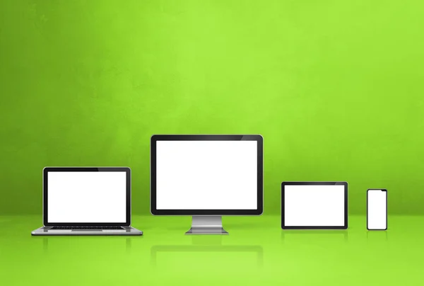 コンピュータ ラップトップ 携帯電話 デジタルタブレットPc 緑のオフィスデスクの背景 3Dイラスト — ストック写真