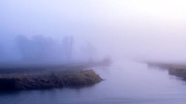 Mglisty Poranek Nad Rzeką Paar Niedaleko Schrobenhausen Bawaria Niemcy — Zdjęcie stockowe