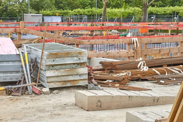 Monte Material Ferramentas Deitado Torno Grande Local Construção — Fotografia de Stock