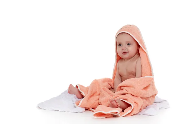 Dulce Bebé Pequeño Cubierto Con Una Toalla Naranja Sienta Sobre —  Fotos de Stock