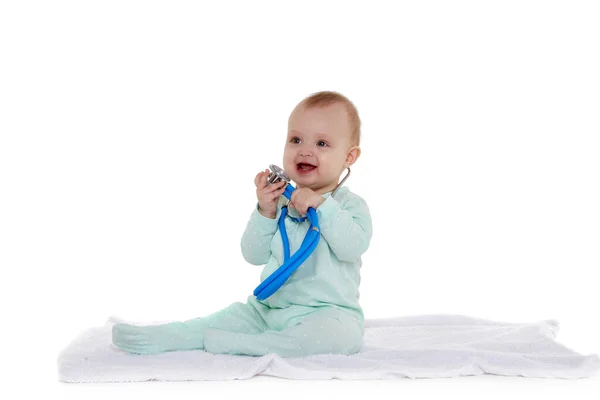 Niño Pequeño Con Estetoscopio Sobre Fondo Blanco —  Fotos de Stock