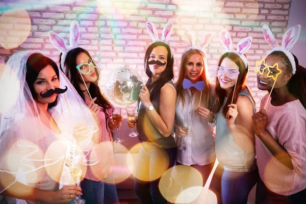 Belles Femmes Appréciant Bachelorette Party Avec Boissons Pub — Photo