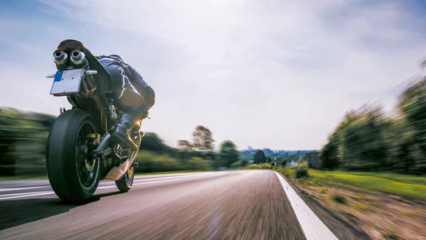 Motorrad Unterwegs Spaß Beim Fahren Auf Der Leeren Straße Auf — Stockfoto