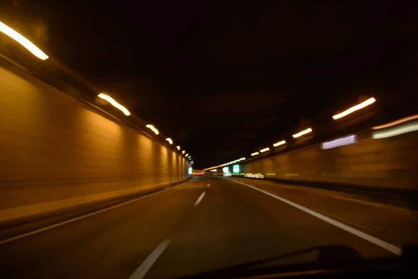 Flou Mouvement Une Voiture Sur Une Autoroute — Photo