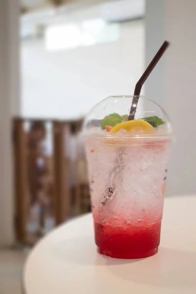 Verfrissing Drankje Met Iced Mix Berry Soda Stockfoto — Stockfoto