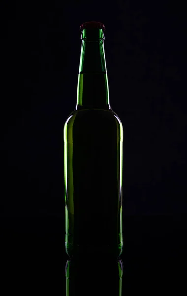 Garrafa Cerveja Fundo Preto — Fotografia de Stock