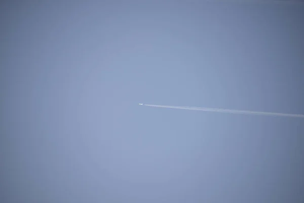 스페인의 코스타 블랑카 알리칸테 지방에 하늘에 비행기 이루는 — 스톡 사진