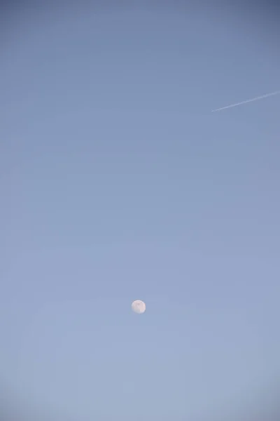 Lua Quase Cheia Contrail Avião Céu Província Alicante Costa Blanca — Fotografia de Stock