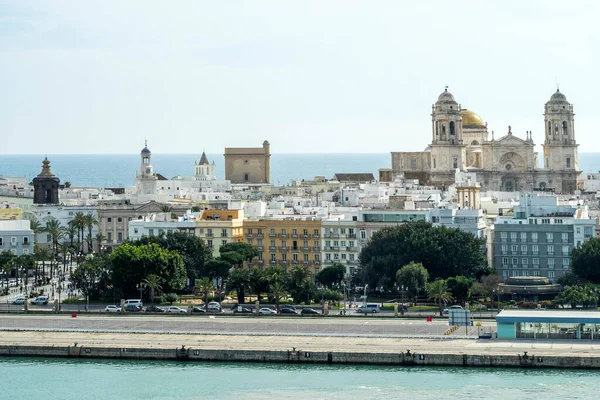 Испания Гавань Кадис Католическим Крестом Над Морем — стоковое фото