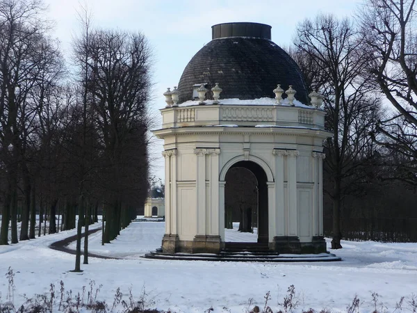 Pavillon Ogrodach Królewskich Jannover Herrenhausen Zimą Śniegiem — Zdjęcie stockowe