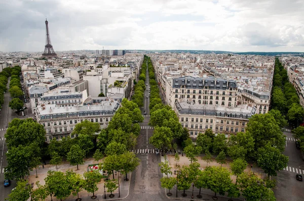 Łuku Triumfalnego Paryżu Wygląda Się Dużą Część Miasta — Zdjęcie stockowe