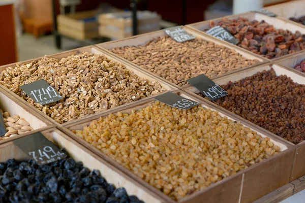 Sortiment Trockenfrüchten Und Nüssen Auf Dem Markt Geschäft — Stockfoto