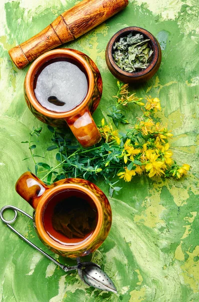 Tazza Con Medicinale Hypericum Erboristeria — Foto Stock