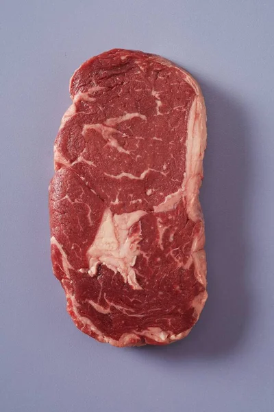 Bife Suculento Grosseiro Carne Costela Crua Marmorizada Cinza Azul Visto — Fotografia de Stock