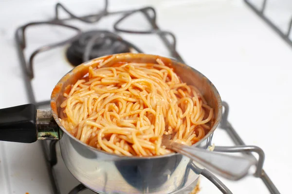 Лапша Спагетти Томатным Соусом — стоковое фото