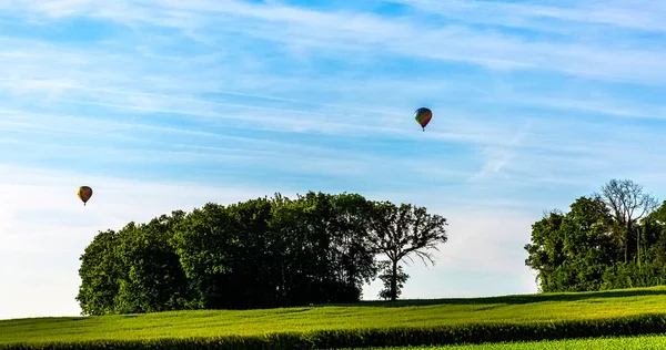 Fransız Tarlaları Üzerinde Sıcak Hava Balonları Dinan Fransa — Stok fotoğraf