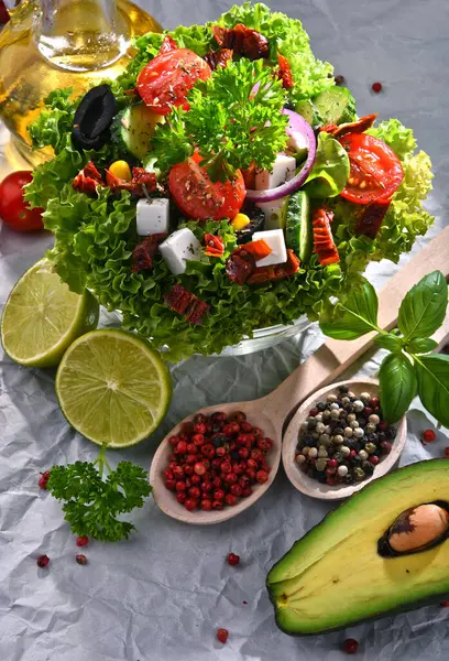 野菜サラダボウルと組成 バランスの取れた食事 — ストック写真