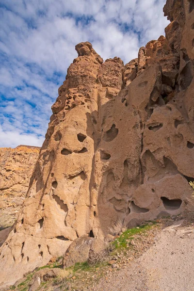 Gaten Een Vulkanische Tufs Klif Banshee Canyon Het Mojave National — Stockfoto