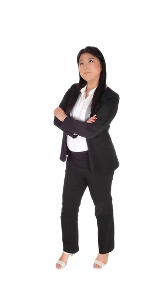 Härlig Leende Asiatisk Affärskvinna Stående Med Armarna Korsade Svart Kostym — Stockfoto