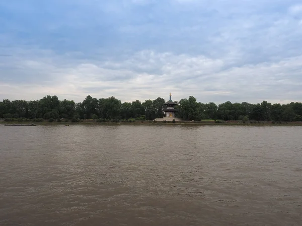 Θέα Του Ποταμού Στην Πόλη Της Πρωτεύουσας Της Κατάστασης Του — Φωτογραφία Αρχείου
