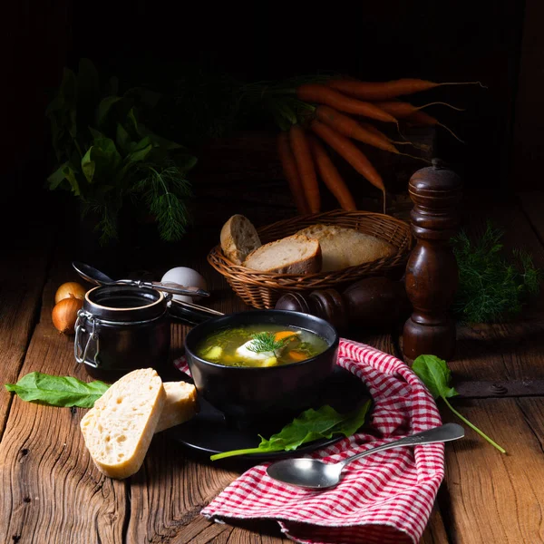 Rustikal Sorrel Sup Dengan Kentang Dan Krim — Stok Foto