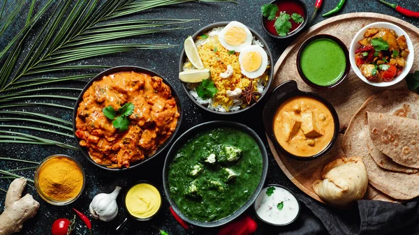 Piatti Della Cucina Indiana Tikka Masala Paneer Samosa Chapati Chutney — Foto Stock