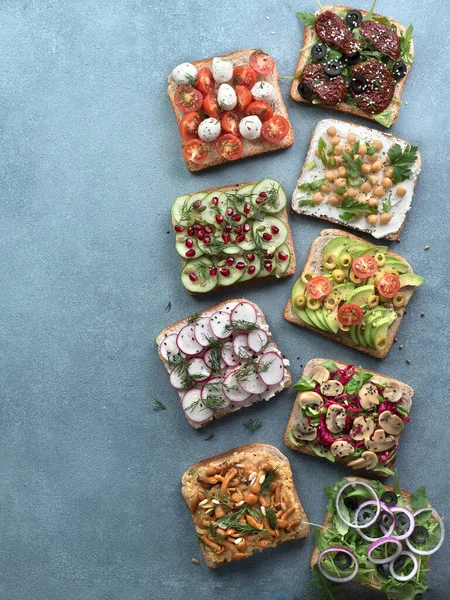 Sortiment Vegane Sandwiches Auf Grauem Steingrund Setzen Sie Verschiedene Vegetarische — Stockfoto