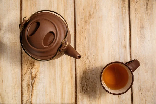 Schokoladenwaffeln Und Tee Auf Holzuntergrund Der Blick Von Oben — Stockfoto