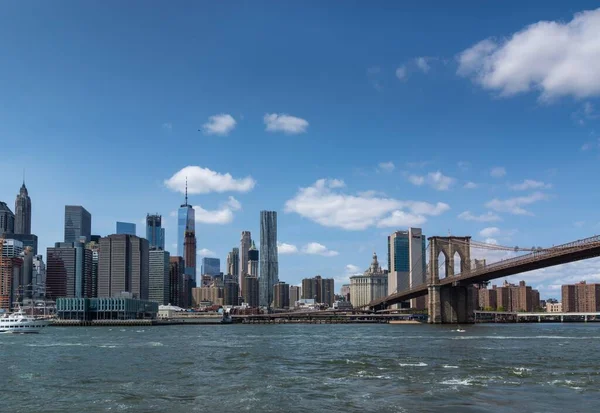 Brooklyn Köprüsü Manhattan Gökdelenleriyle New York City Skyline — Stok fotoğraf