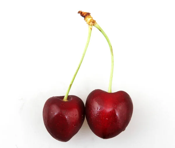 Cherry Merah Matang Segar Terisolasi Latar Belakang Putih — Stok Foto