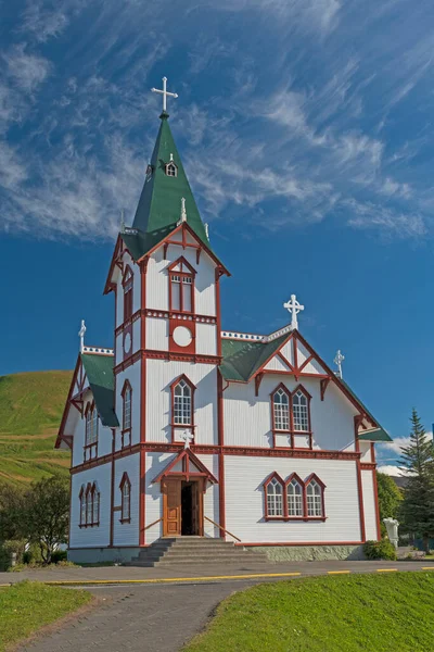 Мальовнича Лютеранська Церква Сонячному Осінньому Дні Husavik Ісландія — стокове фото