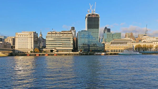 Felhőkarcoló Építése Londoni City Thames River — Stock Fotó