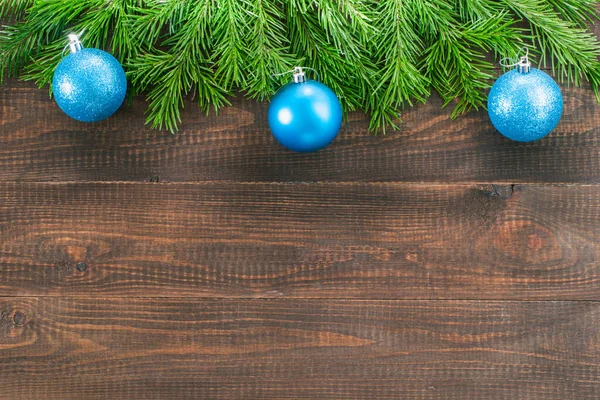 Vánoční Jedle Dekorací Tmavém Dřevěném Prkně Pozadí Design Hraničního Umění — Stock fotografie