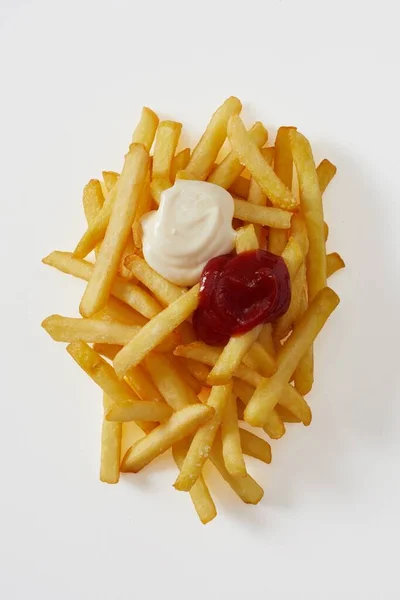 Portion Goldgebratene Kartoffelchips Pommes Frites Oder Pommes Mit Mayonnaise Und — Stockfoto