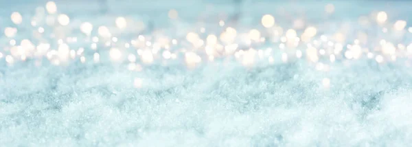 クリスマスの装飾のための明るいボケと冷たい青い冬の背景 — ストック写真
