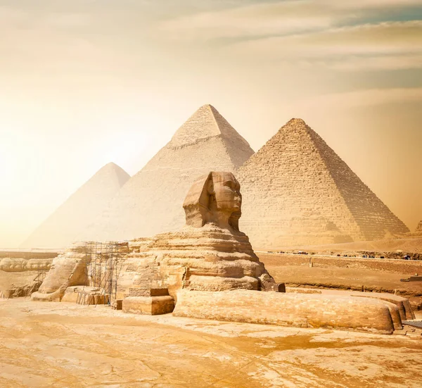Пирамиды Гиза Египет Каир Древний Сфинкс Вид Большую Туристическую Пирамиду — стоковое фото