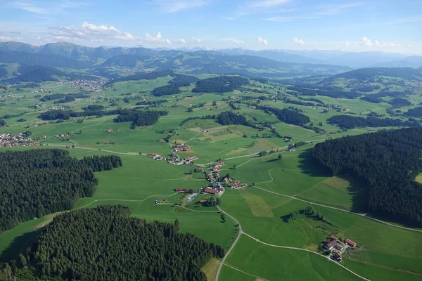 スイスアルプスの村の空中からの眺め — ストック写真
