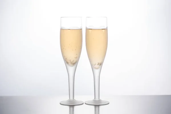 Bicchieri Champagne Sfondo Bianco Vista Frontale — Foto Stock