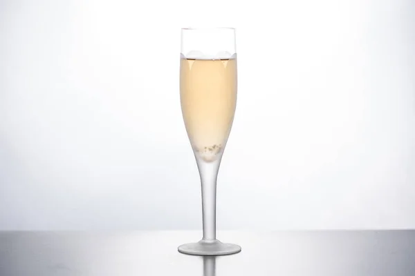 Verres Champagne Sur Fond Blanc Vue Face — Photo