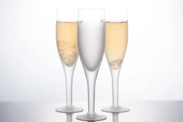 Verres Champagne Sur Fond Blanc Vue Face — Photo