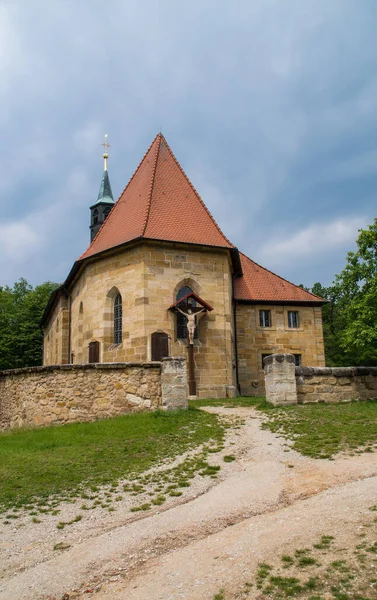 Igreja Velha Montanha Chamada Kreuzberg Perto Aldeia Alemã Hallerndorf Primavera — Fotografia de Stock