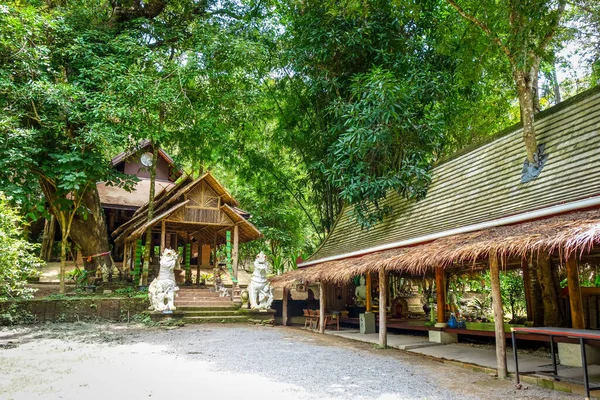 泰国清迈丛林中的Wat Palad庙宇 — 图库照片