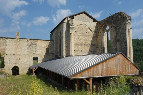 Vecchia Casa Abbandonata Nel Villaggio — Foto Stock