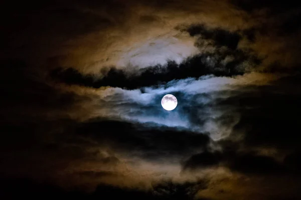 Cielo Nocturno Dramático Con Luna Llena Sobre Reino Unido — Foto de Stock