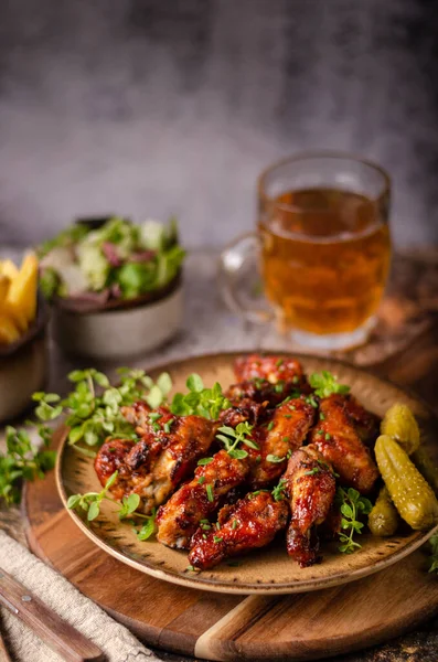 Grilled Chicken Wings Vegetables Sauce Wooden Board — Stock Photo, Image