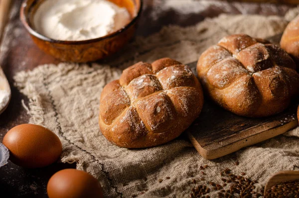 Läckra Rågbakelse Bullar Färska Och Salta — Stockfoto