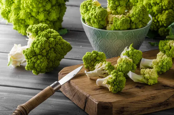 Verse Broccoli Houten Ondergrond — Stockfoto