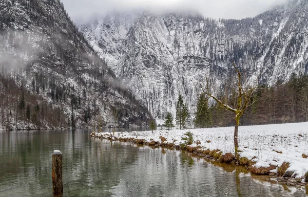 Prachtig Landschap Met Een Rivier Een Meer Achtergrond — Stockfoto