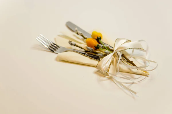 Mesa Con Cubiertos Tenedor Cuchillo Sobre Fondo Blanco —  Fotos de Stock