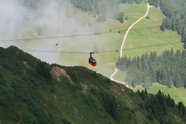 Seilbahn Auf Den Gipfel Des Berges — Stockfoto